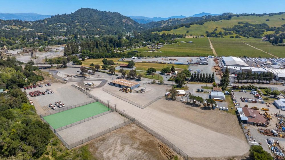 Aerial view of Yard 1 at 13611 Healdsburg Avenue